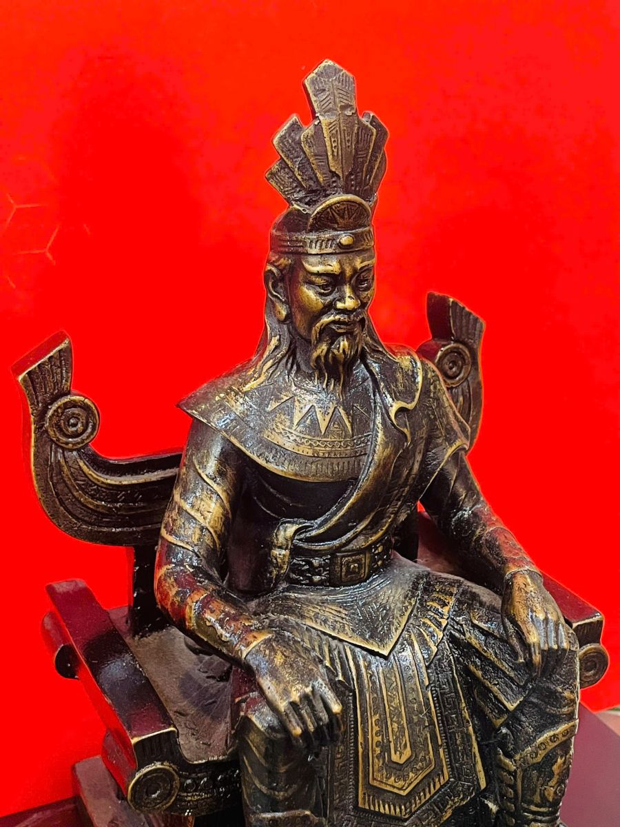 Tượng Lạc Long Quân chế tác thủ công bằng Đồng